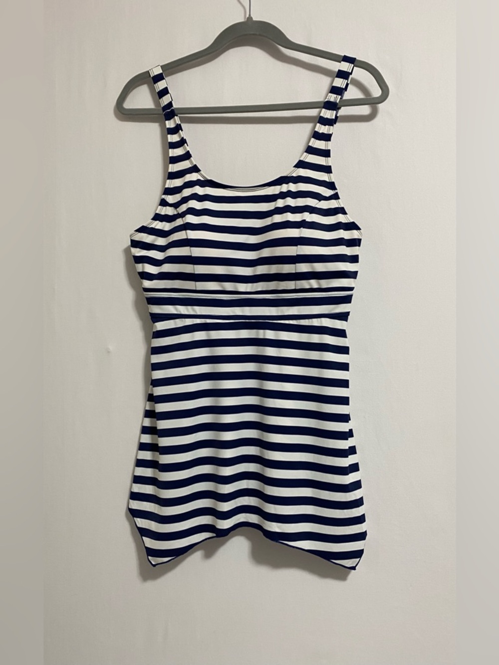d&co. BEACH Striped Swim Top in Navy and White
